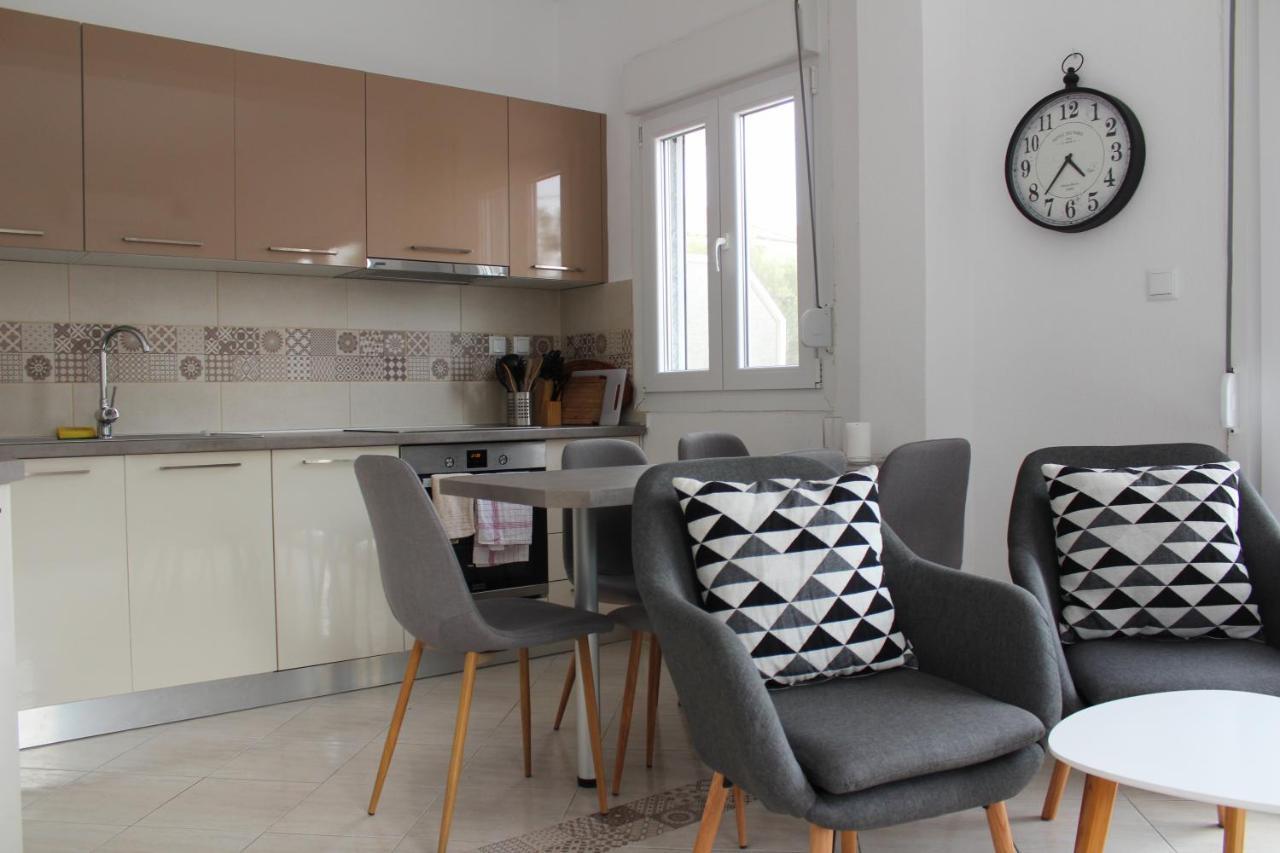 Pares Comfort Apartment Неа Карвали Екстериор снимка